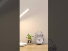 Elegante weiße Tischlampe mit 5 Watt Leistung und Touch Control