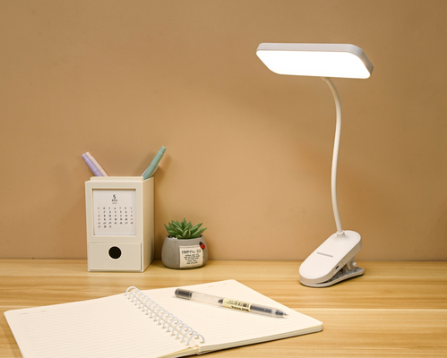 5 Watt moderne Lampe Schreibtischlampe mit verstellbarem Arm FCC-Zertifizierung 5W Leistung Schlafzimmer Tischlampen