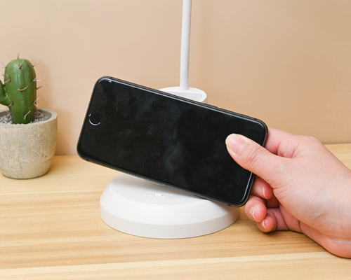 Einstellbare Armklappbare USB-Tischlampe mit Touch-Switch