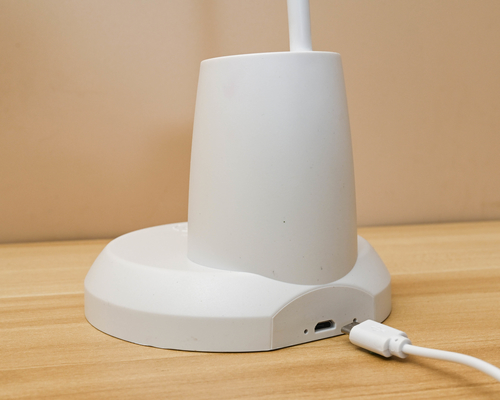 Einstellbare Armklappbare USB-Tischlampe mit Touch-Switch