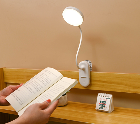 Verstellbare Arm Schlafzimmer Tischlampe mit drei Stufen Helligkeit für ein gemütliches Ambiente