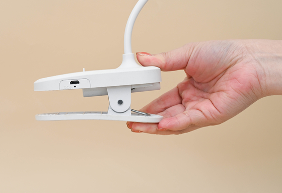 Verstellbare Arm Schlafzimmer Tischlampe mit drei Stufen Helligkeit Touch Control