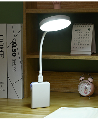 Verstellbare LED-Tischlampe mit warmer und kühler Beleuchtung