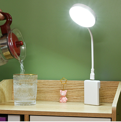 Verstellbare LED-Tischlampe mit warmer und kühler Beleuchtung