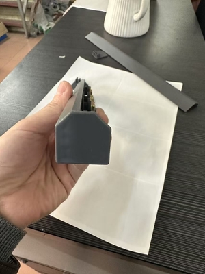 Sicherheit Unsichtbare Gitter Aluminiumschienen AG3/4 Graue Endkappe Unsichtbare Grillzubehör