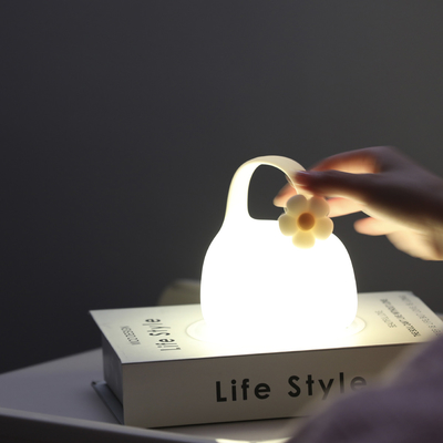 Custom Logo Portable Clapping Touch Control LED Nachtlicht Neues Design Geburtstagsgeschenk Schlafzimmer Silikon Atmosphäre USB wiederaufladbar