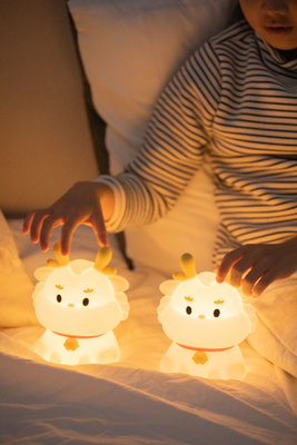 Intelligente Stimme Drachenladung mit Schlaf Silicone Pat Kreatives Nachtlicht Geschenk Farbenfrohe Atmosphäre Licht