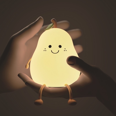 Hochwertige wiederaufladbare RGB drahtlose LED Nachtlicht Dimmbare Tischlampe für Baby / Kinder Schönes Silikon Design