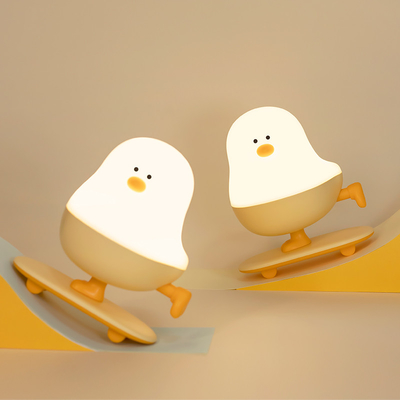 Moderne wiederaufladbare LED Skateboard Hühner Nachtlampe ABS Schlafzimmer Desktop Dekor mit Touch Power Urlaubsgeschenk für Schlafende