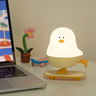 Moderne wiederaufladbare LED Skateboard Hühner Nachtlampe ABS Schlafzimmer Desktop Dekor mit Touch Power Urlaubsgeschenk für Schlafende