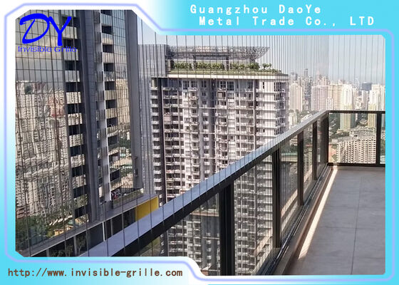 Balkon Unsichtbares Gitter entwickelt, um Sicherheitslösungen zu bieten, die sich nahtlos mit modernen architektonischen Entwürfen integrieren