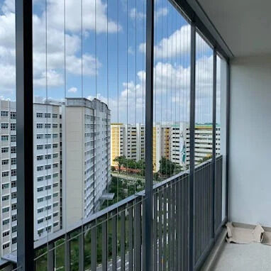 Balkon Unsichtbares Gitter Transparente Sicherheitslösung mit Maschen, die Langlebigkeit und Ästhetik für moderne Gebäude kombiniert