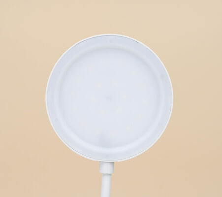 Großhandel Kinder Moderne LED-Tischlampe Hals Clip-On Touch Control USB Wiederaufladbares weißes Nachtlicht für Studenten