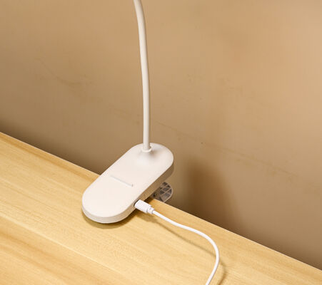 Großhandel Kinder Moderne LED-Tischlampe Hals Clip-On Touch Control USB Wiederaufladbares weißes Nachtlicht für Studenten