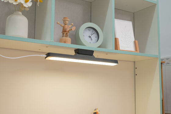 Bis zu 8 Stunden Nutzungszeit Wiederaufladbare Magnetlampe 5V 1A Nennspannung geeignet für industrielle und gewerbliche Beleuchtung