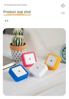 Schöne Nachtlampe mit Bewegungssensor, die weiches Licht liefert