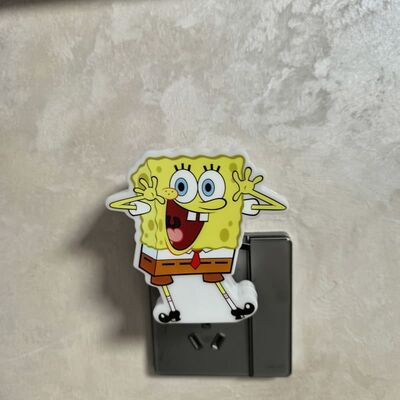 Steckbares Nachtlicht mit Stromversorgung, Spannung 110-240V, bietet konstante und energiesparende Beleuchtung für verschiedene Umgebungen